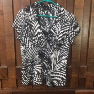 Cute black and white top